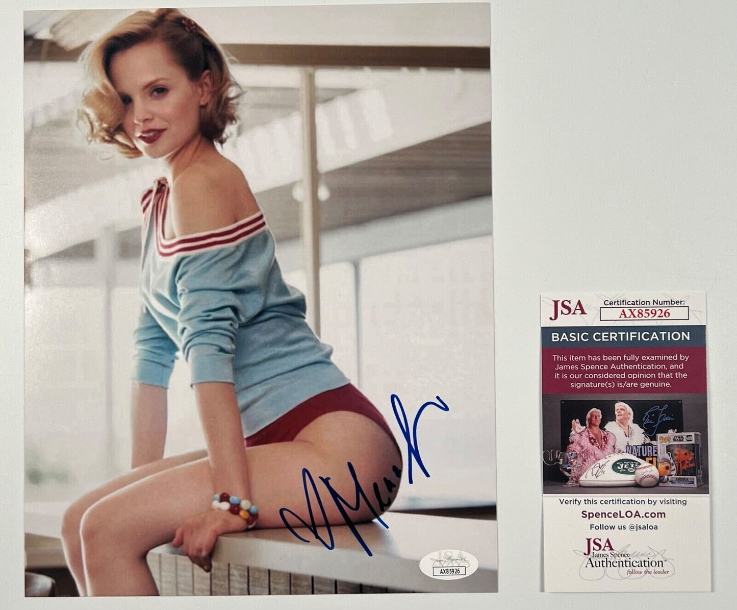 Mena Suvari JSA Signed Autograph 8 x 10 photo