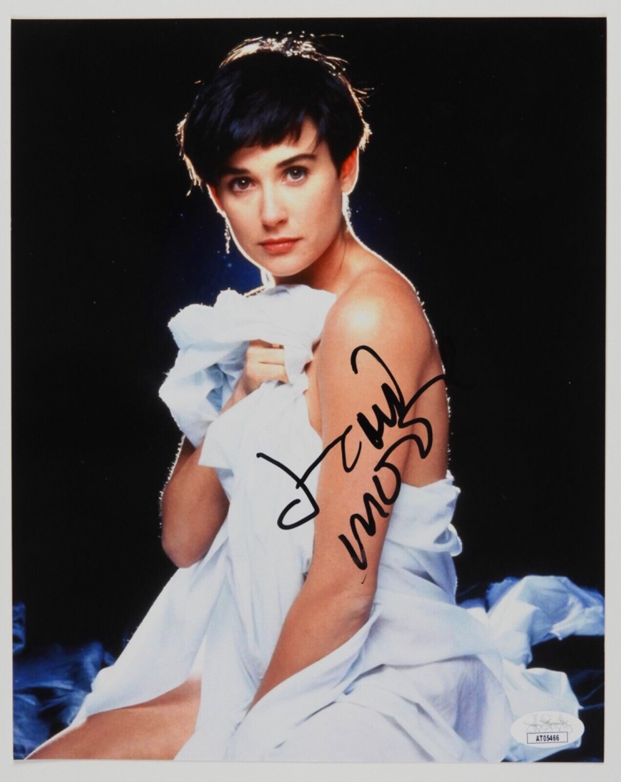 Demi Moore JSA Signed Autograph 8 x 10 Photo