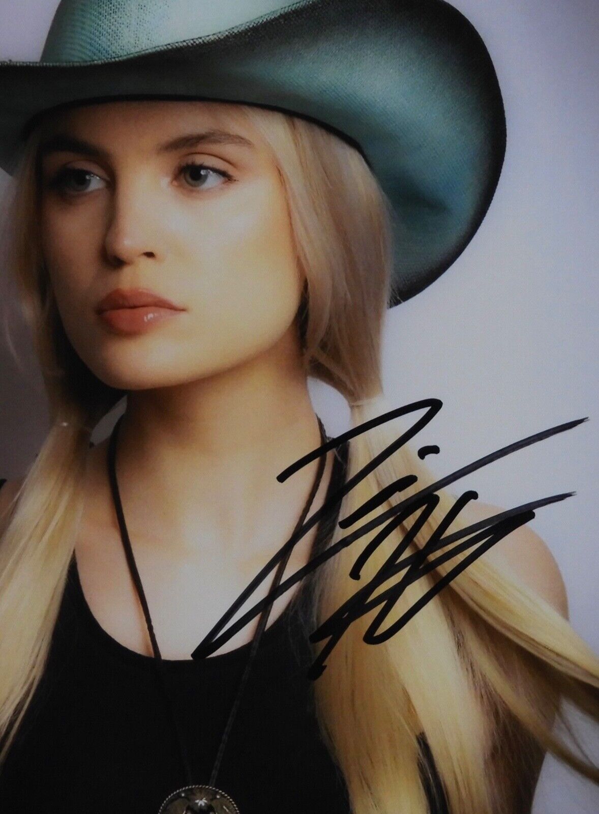 Zandi Holup JSA Signed Autograph 8 x 10 Photo Country Music Star