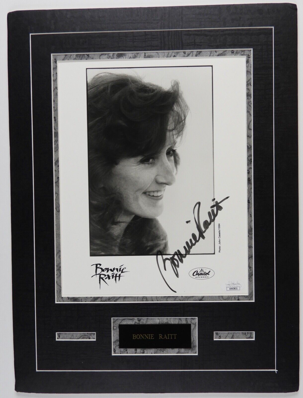 Bonnie Raitt Signed JSA Autograph 8 x 10 photo matted to 11 x 14