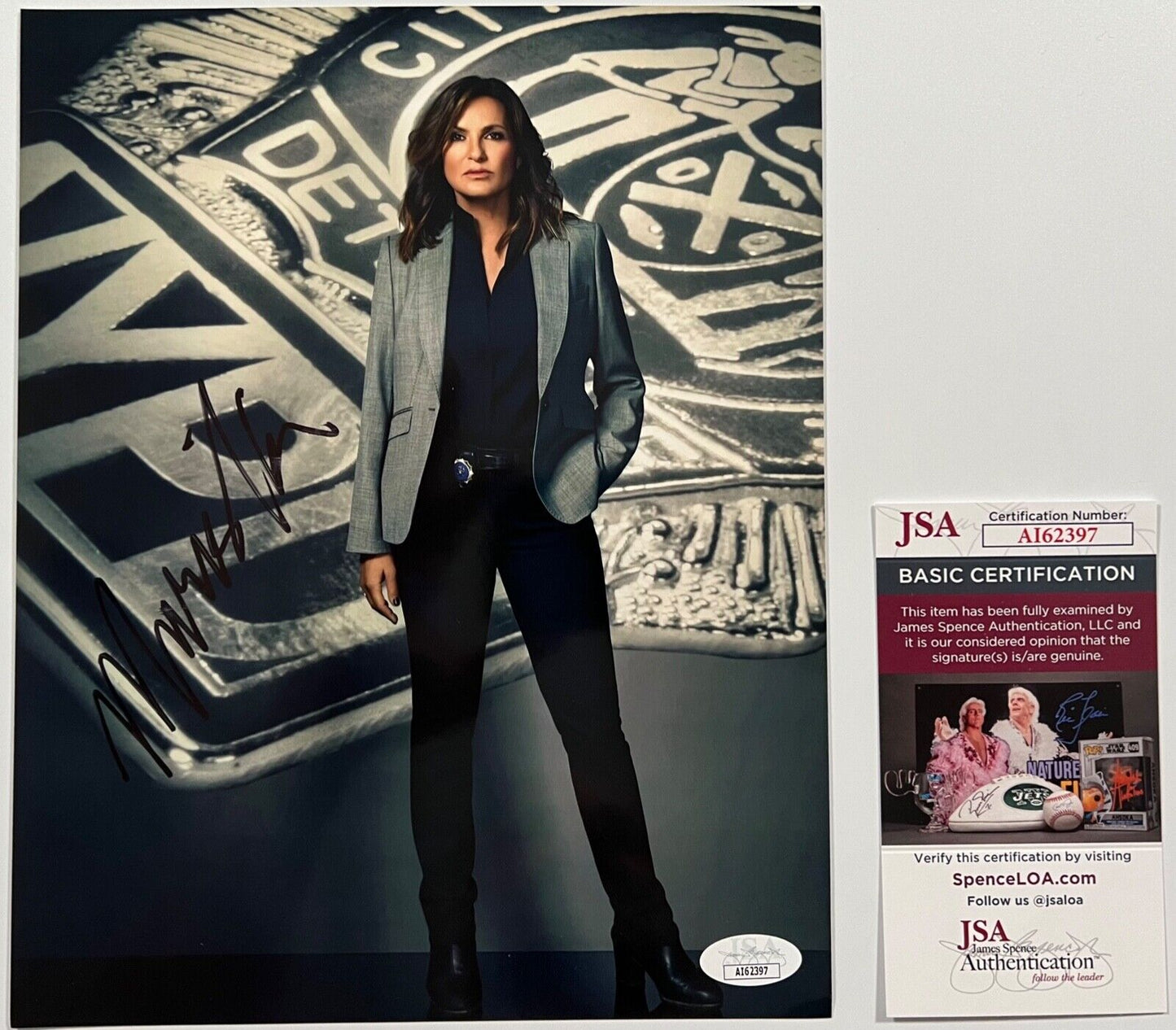 Mariska Hargitay Law And Order SVU Signed JSA Autograph Photo 8 x 10