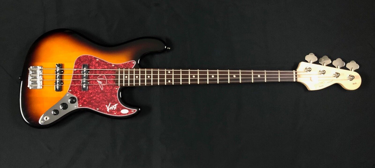 Nirvana Dave Grohl Krist Novoselic Fender Bass Guitar JSA Signed Autograph