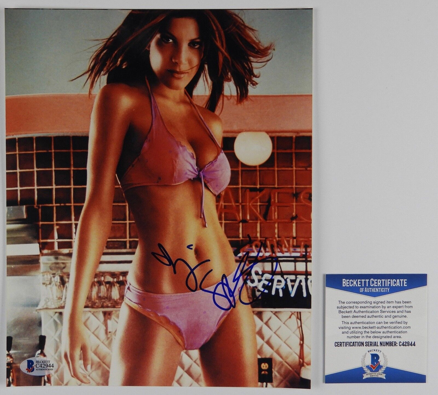 Tori Spelling signed autograph photo 8 x 10 BAS COA Beckett