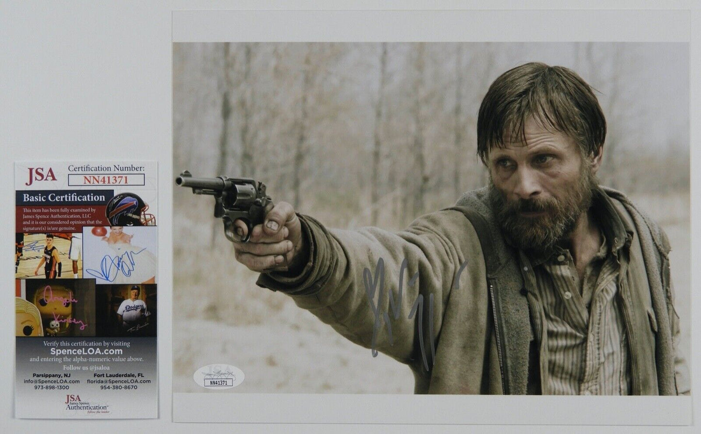 Viggo Mortensen Signed JSA Autograph 8 x 10 photo