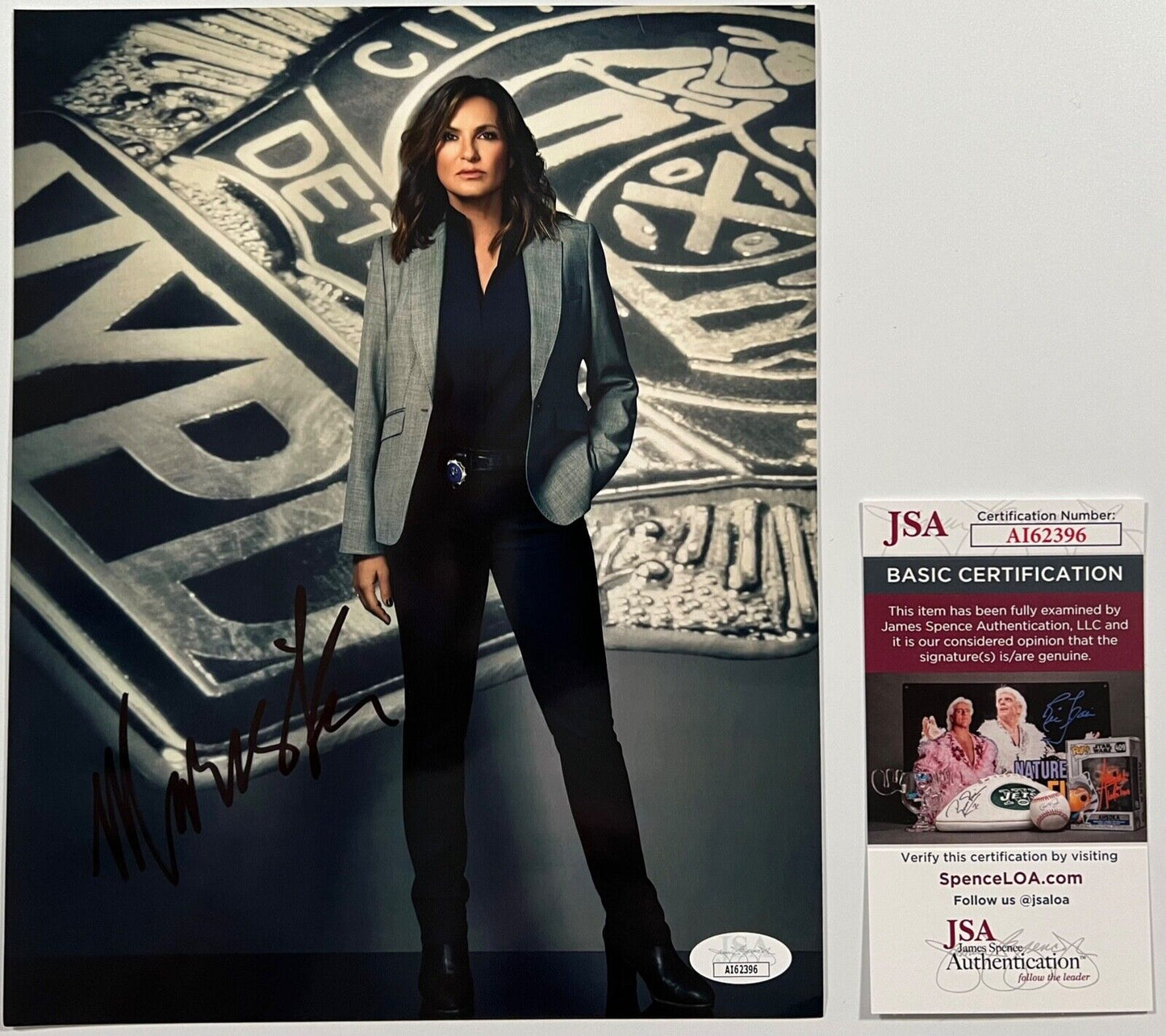 Mariska Hargitay Law And Order SVU Signed JSA Autograph Photo 8 x 10
