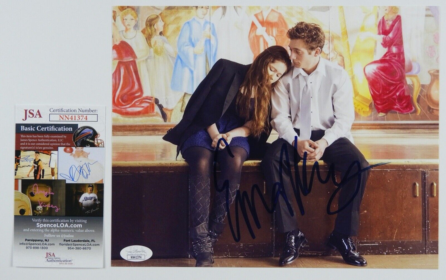 Emma Kenney Autograph JSA 8 x 10 Signed photo