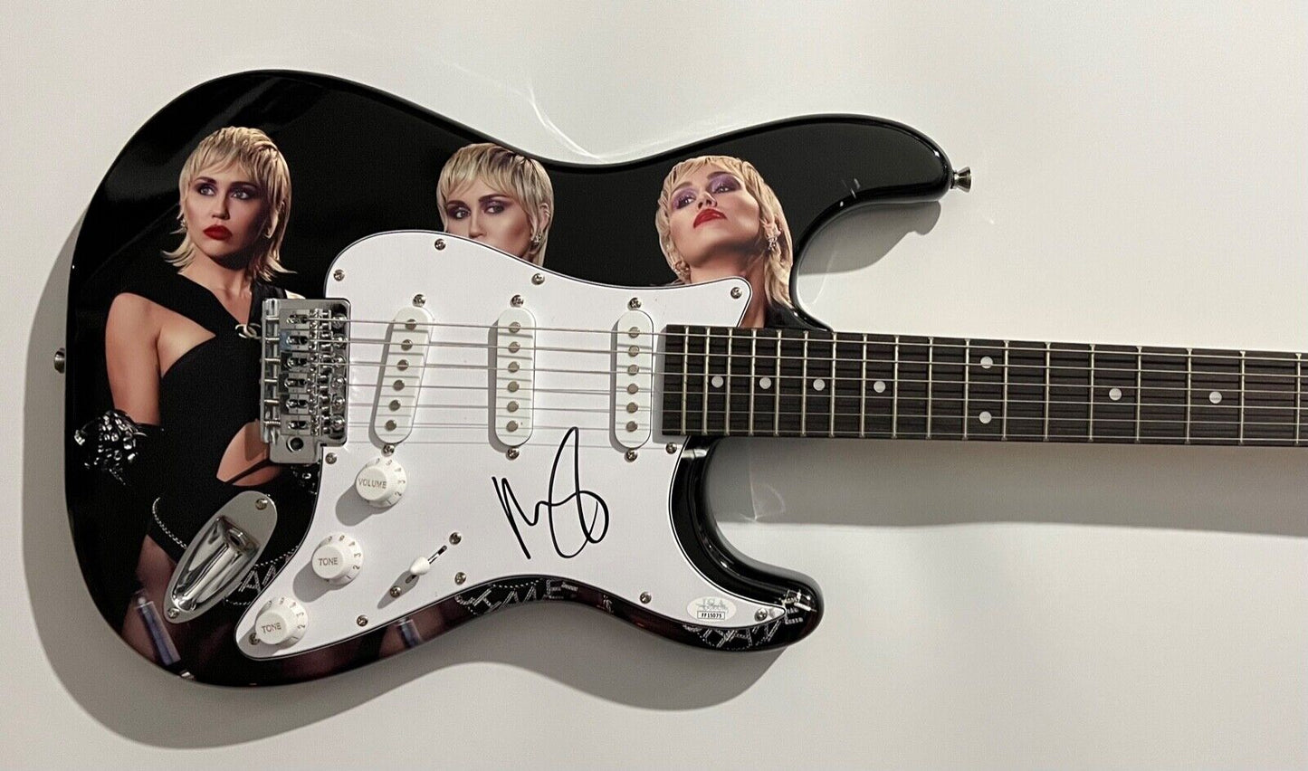 Miley Cyrus JSA Autograph Signed Guitar Stratocaster