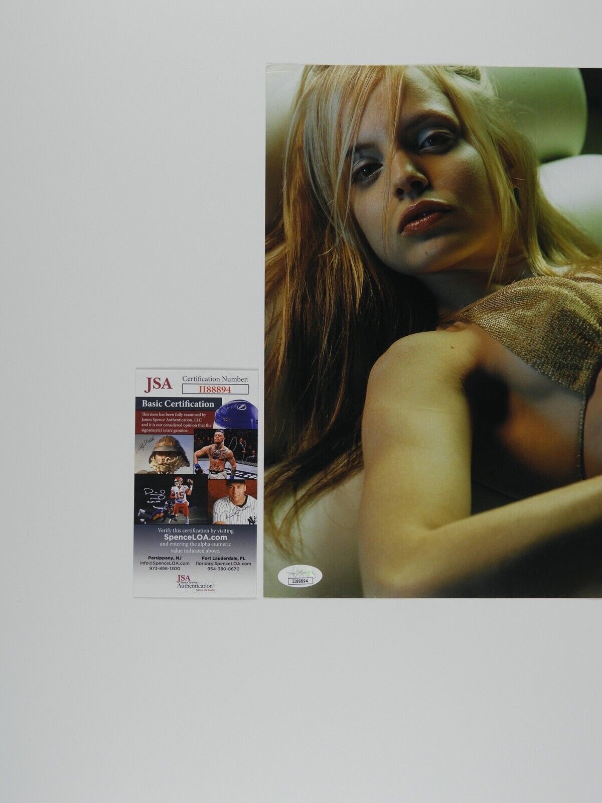 Mena Suvari Autograph Signed Magazine Photo JSA COA 9 x 13 1/2