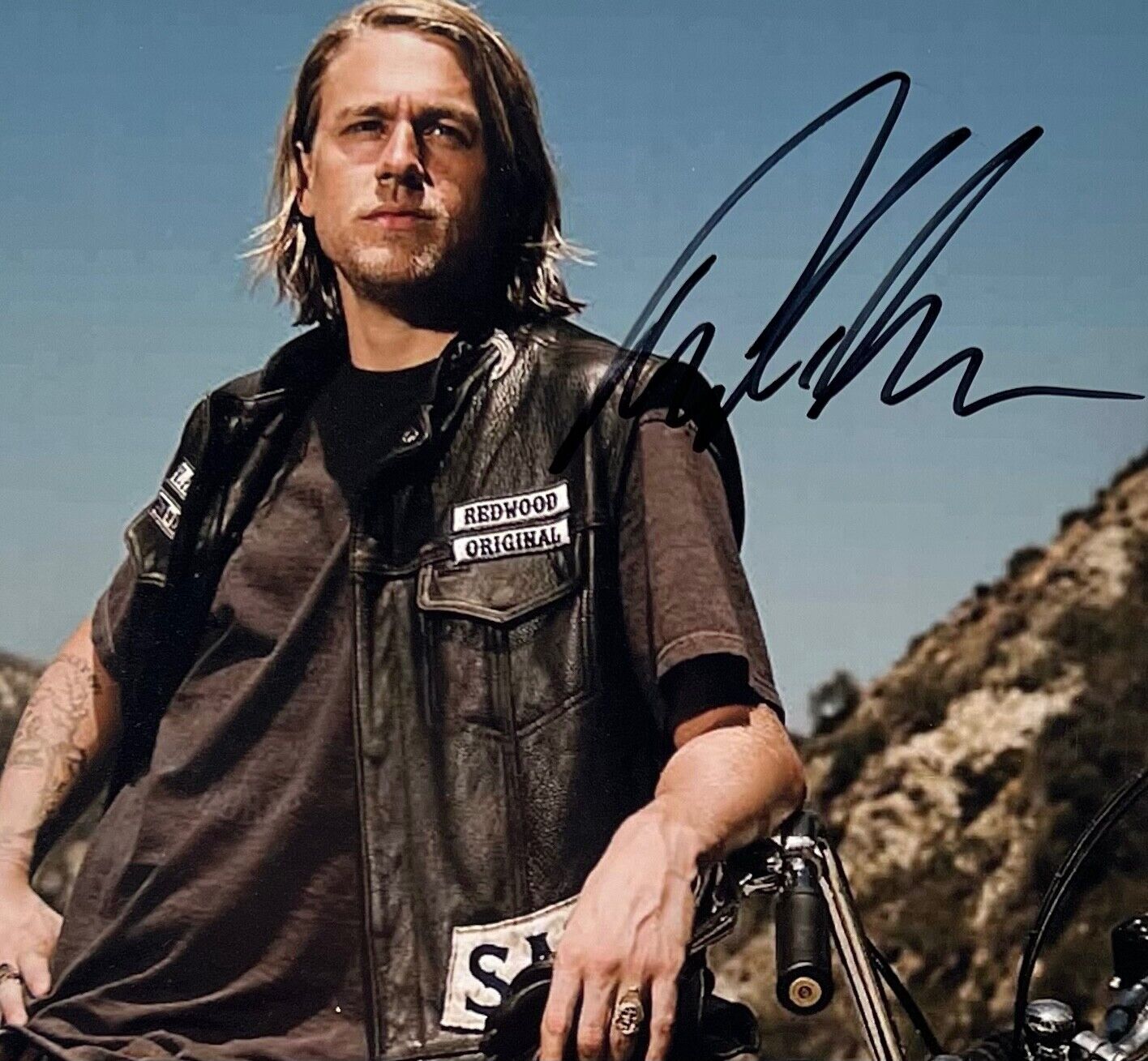 Charlie Hunnam JSA Signed Autograph 8 x 10 photo