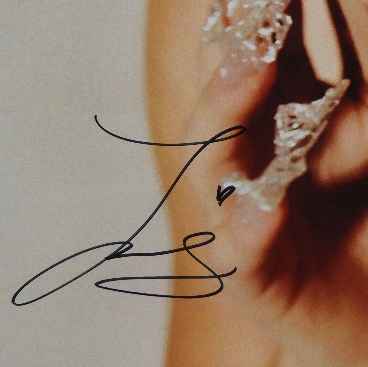 Zara Larsson JSA Signed Autograph Album Record Vinyl Venus