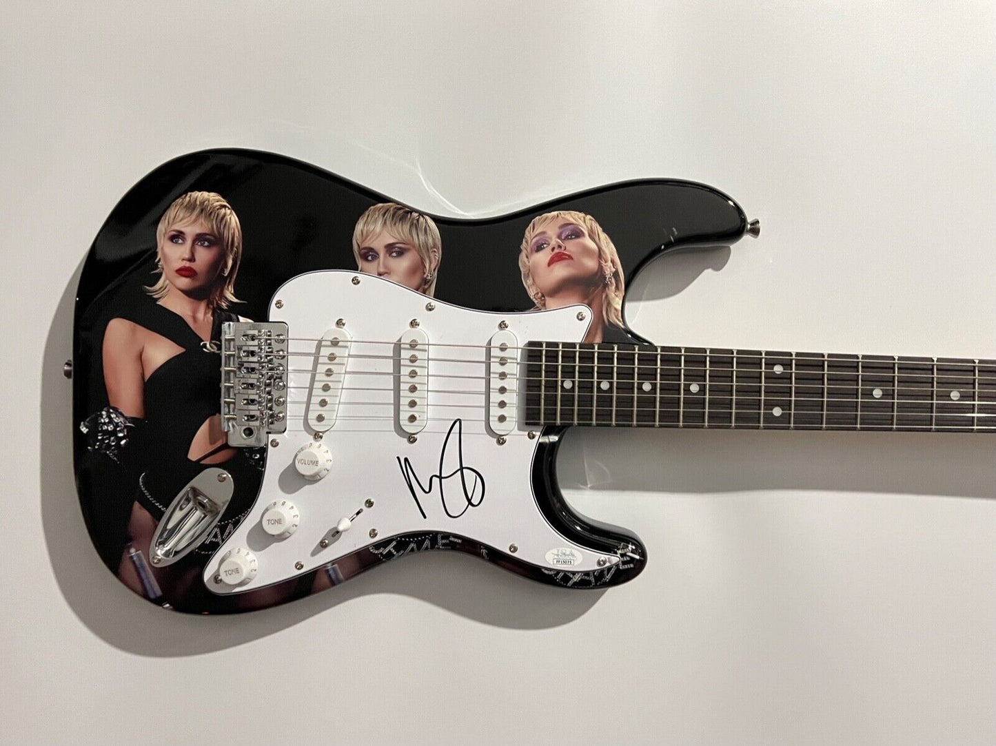 Miley Cyrus JSA Autograph Signed Guitar Stratocaster