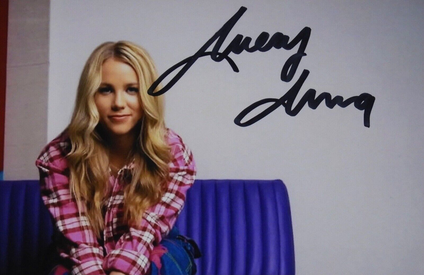 Avery Anna JSA Signed Autograph 8 x 10 Photo