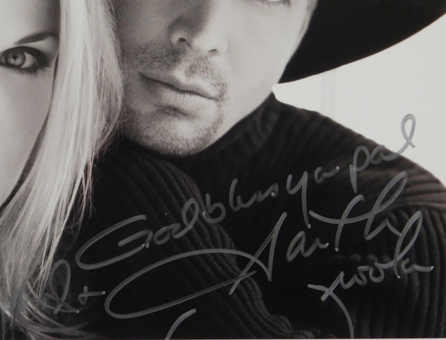 Garth Brooks Trisha Yearwood JSA Signed Autograph 8 x 10 Photo Country