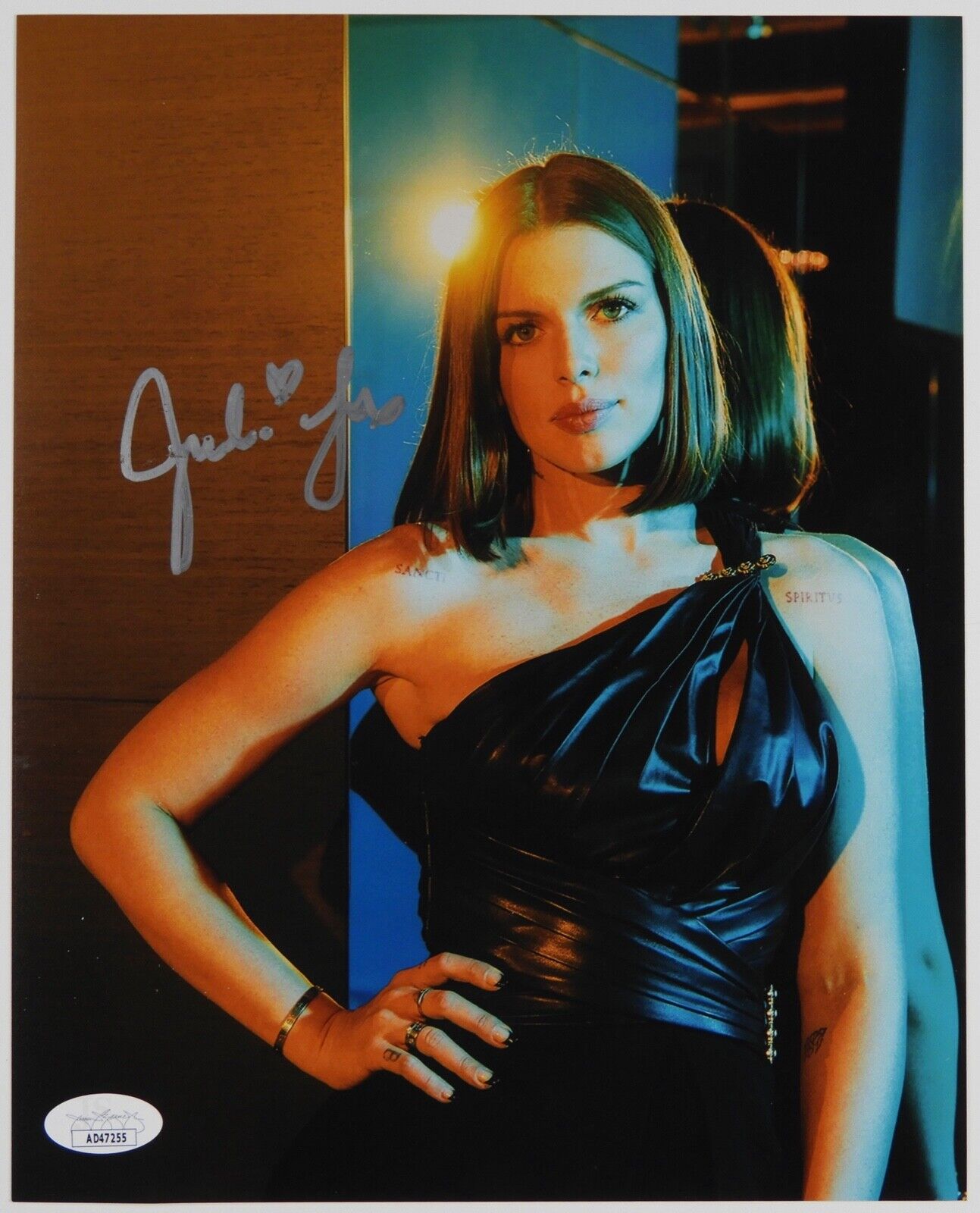 Julia Fox JSA Signed Autograph Photo 8 x 10 Uncut Gems