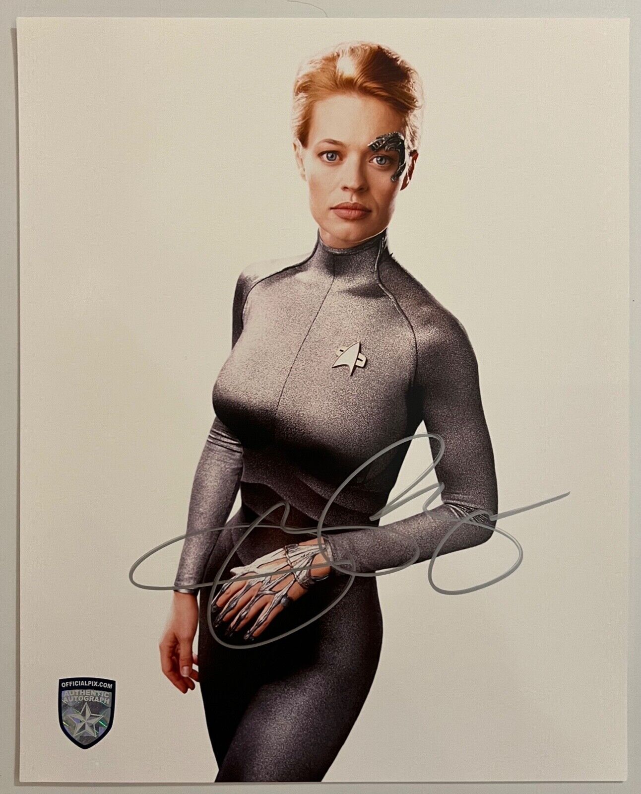 Jeri Ryan 7 of 9 Signed Autogragh Official Pix 8 x 10 photo Star Trek Voyager