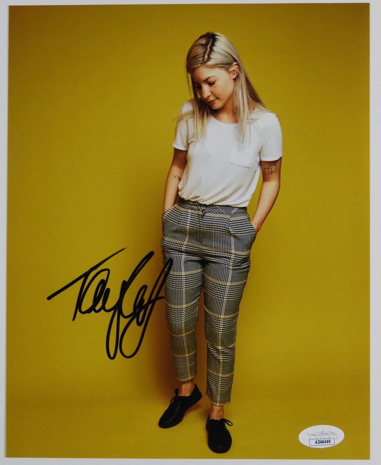 Taylor Janzen JSA Signed Autograph Photo 8 x 10