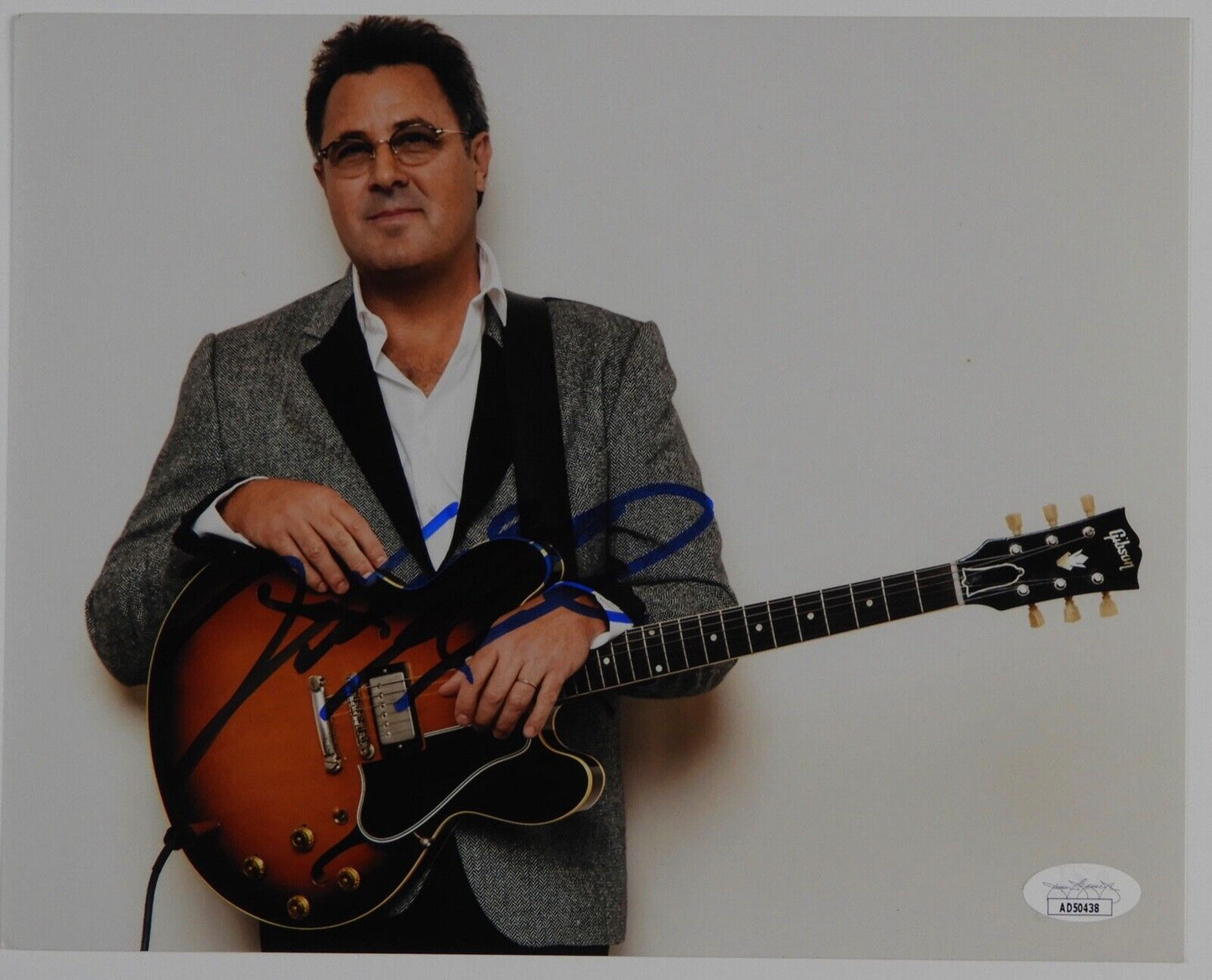 Vince Gill JSA Autograph Signed 8 x 10 Photo