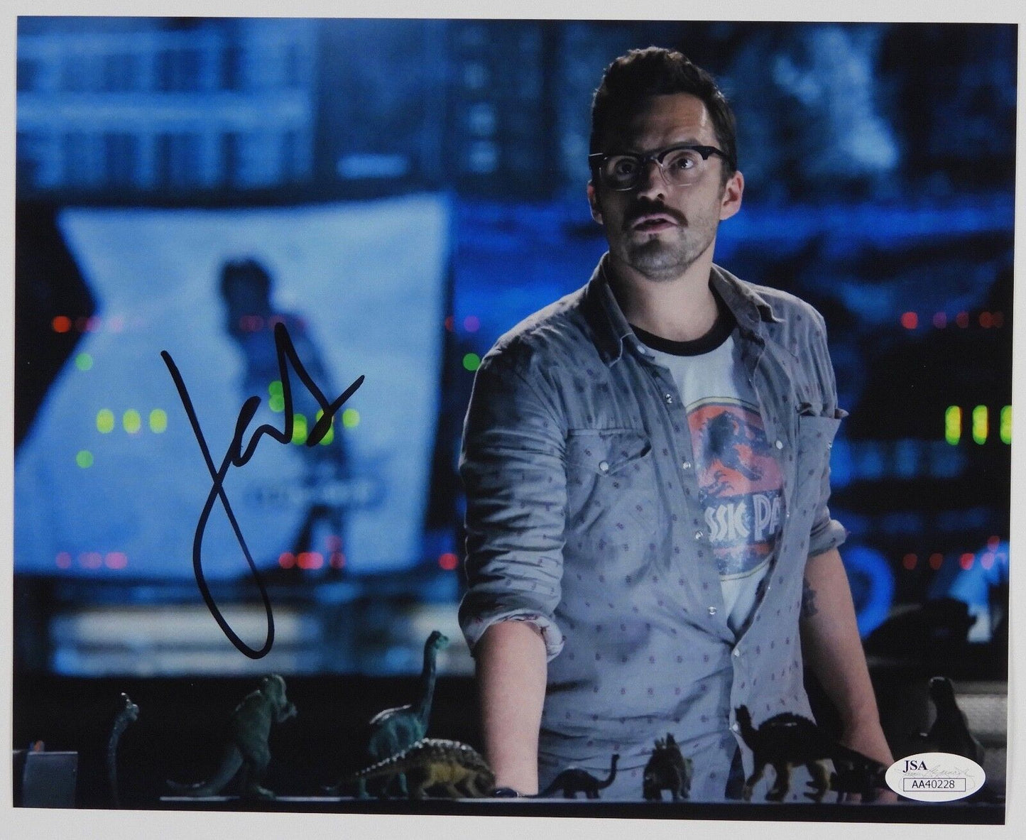 Jake Johnson Jurassic World JSA signed autograph 8 x 10 Photo