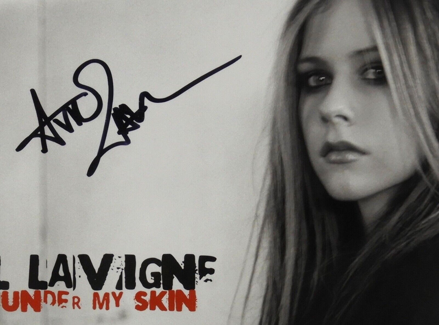 Avril Lavigne Beckett Autograph Signed Album Record Under My Skin