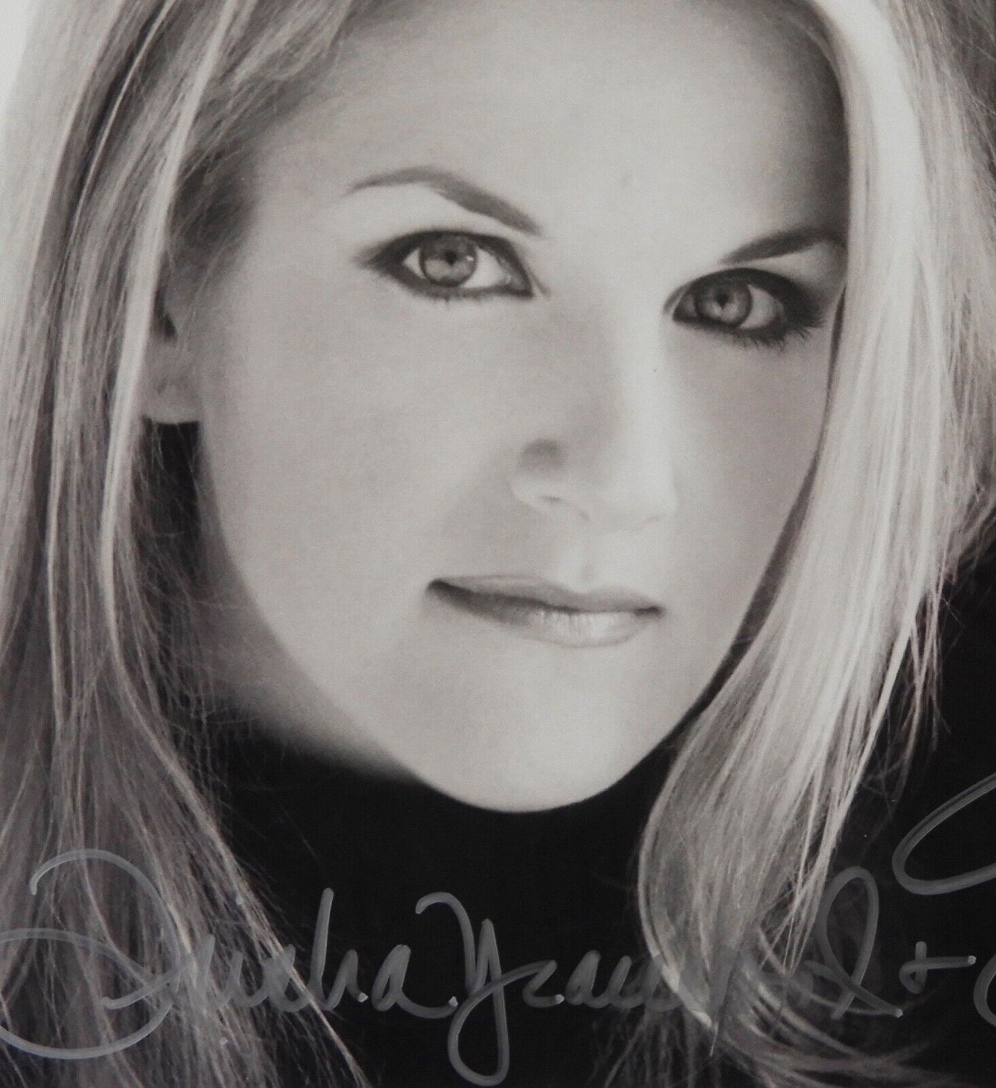 Garth Brooks Trisha Yearwood JSA Signed Autograph 8 x 10 Photo Country