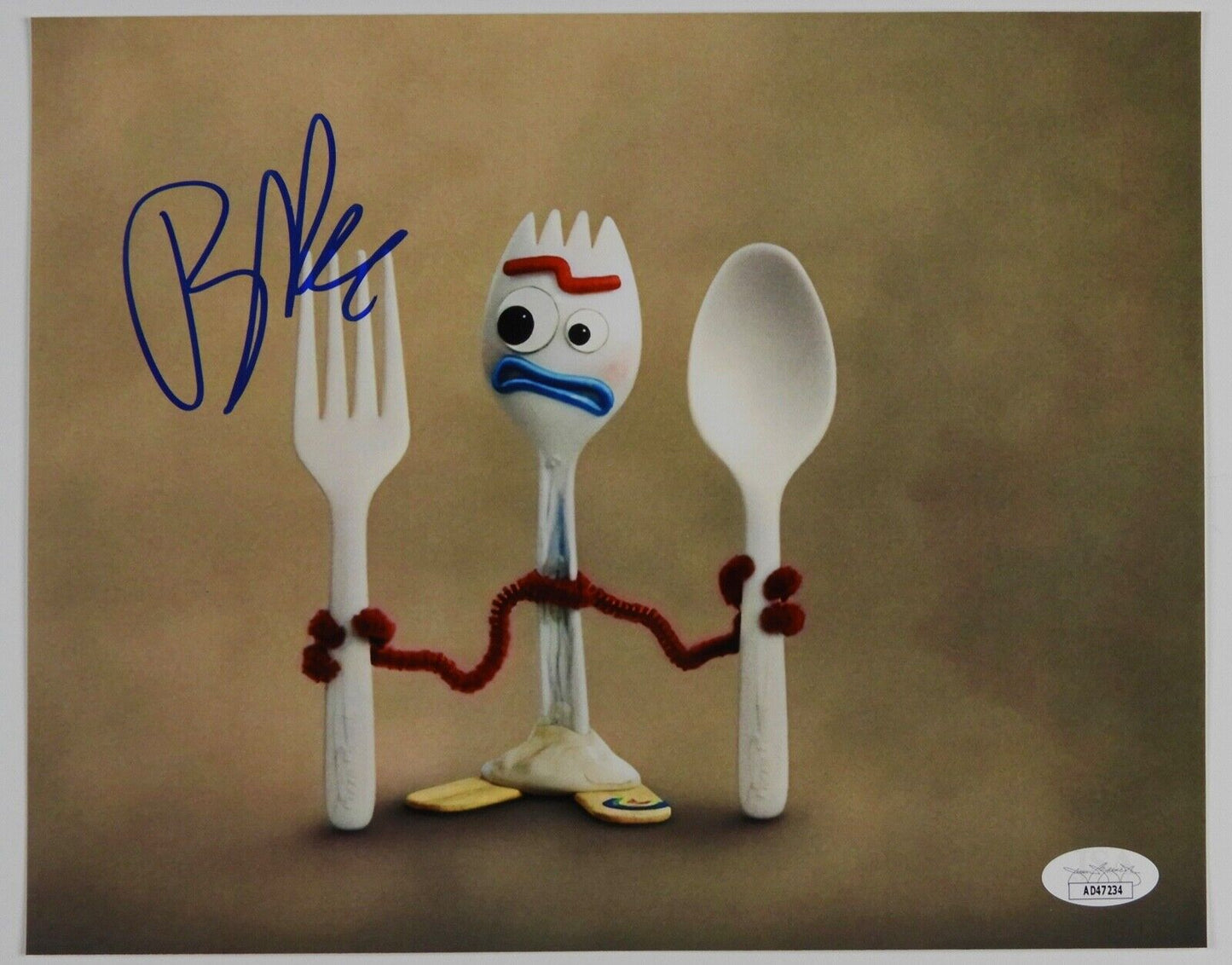 Tony Hale JSA Signed Autograph Photo 8 x 10