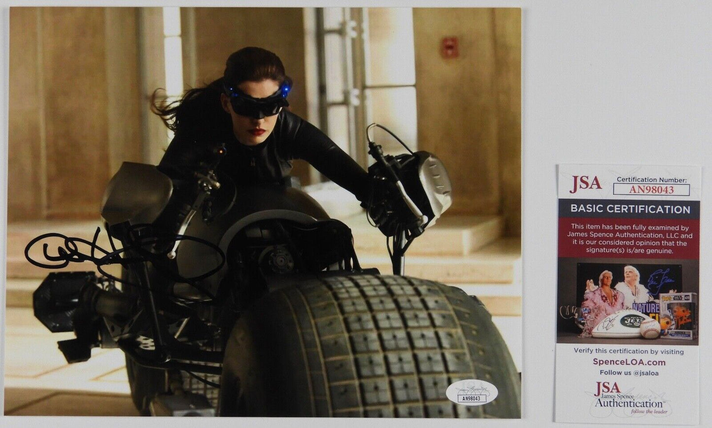 Anne Hathaway JSA Signed Autograph 8 x 10 photo Catwoman The Dark Knight Rises