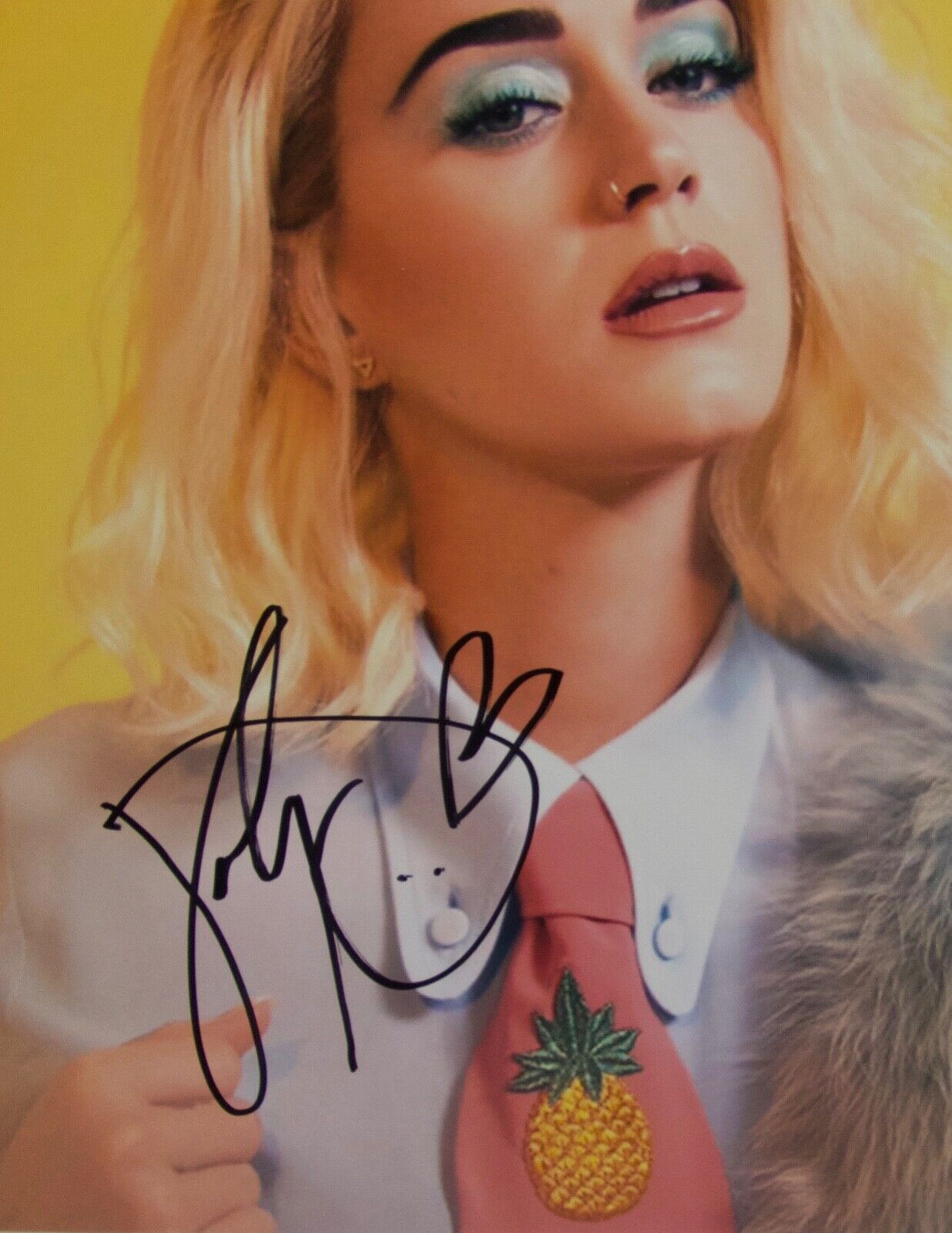 Katy Perry JSA Signed Autograph 11 x 14 photo