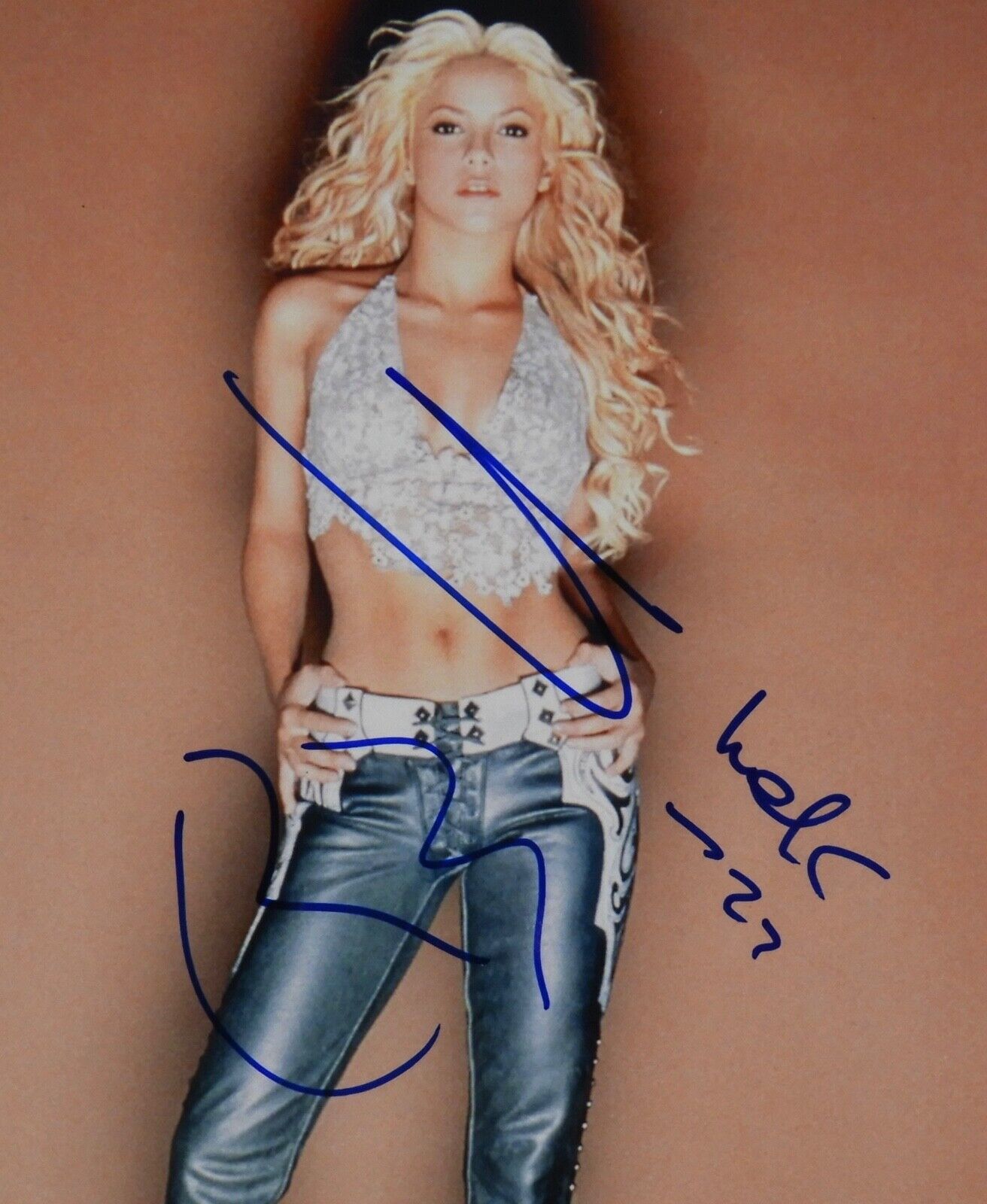 Shakira Autograph JSA 8 x 10 Signed Photo